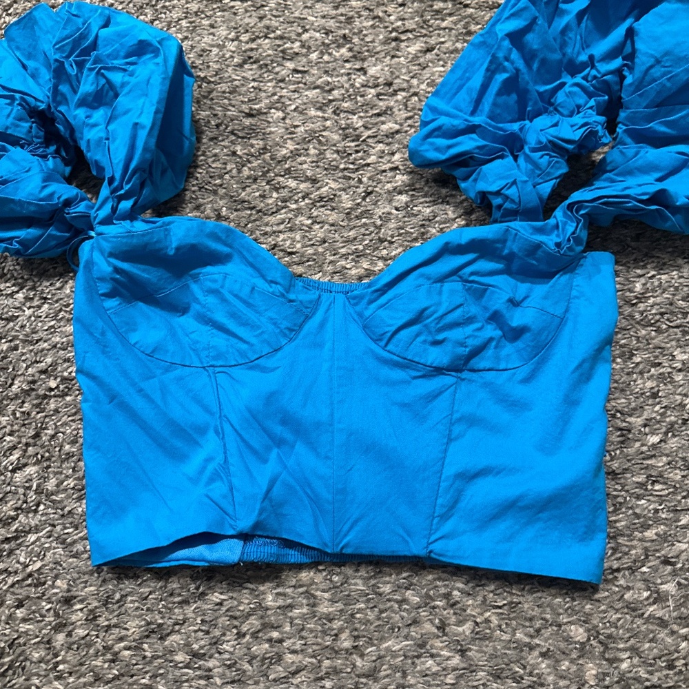 Blue puff sleeve crop top